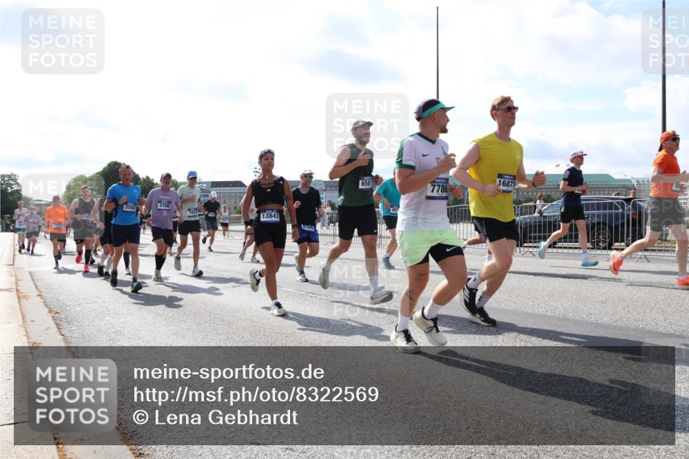 29.06.2025 - hella hamburg halbmarathon Lena Gebhardt http://msf.ph/oto/8322569 29.06.2025 10:00:08 Lombardsbrücke 2582, 4796, 7821, 13847, 8564, 16871, 6581, 7786, 1006, 1019, 1125, 1180, 1239, 1264, 1526, 1834, 1914, 1955, 2027, 2086, 2099, 2159, 2346, 2348, 2364, 2447, 2582, 2584, 2606, 2652, 2676, 2677, 2730, 2910, 3177, 3181, 3279, 3319, 3836, 3861, 3898, 4013, 4231, 4594, 4632, 4772, 4796, 4813, 4940, 5015, 5134, 5272, 5277, 5341, 5728, 6082, 6084, 6104, 6174, 6201, 6202, 6220, 6260, 6462, 6470, 6581, 6587, 8330, 10031, 11568, 11844 meine-sportfotos.de