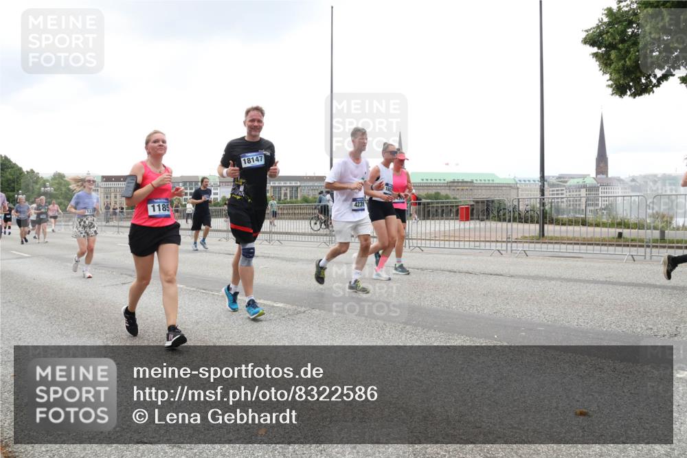 29.06.2025 - hella hamburg halbmarathon Lena Gebhardt http://msf.ph/oto/8322586 29.06.2025 10:47:19 Lombardsbrücke 1185, 18147, 4239, 16, 1073, 1185, 1286, 1363, 1434, 1463, 1523, 1593, 1607, 1704, 1720, 1961, 2148, 2211, 2327, 2407, 2537, 2555, 2556, 2665, 2882, 2981, 2994, 3339, 3823, 4037, 4184, 4239, 4325, 4483, 4806, 4895, 4974, 4975, 5111, 5114, 5621, 5622, 5796, 5895, 5953, 6255, 6256, 6485, 6496, 6879, 6995, 7073, 7403, 7430, 7431, 7630, 7631, 8105, 8131, 8270, 8486, 8684, 8706, 8915, 8953, 8967, 9018, 11351, 11458, 11730, 11738 meine-sportfotos.de