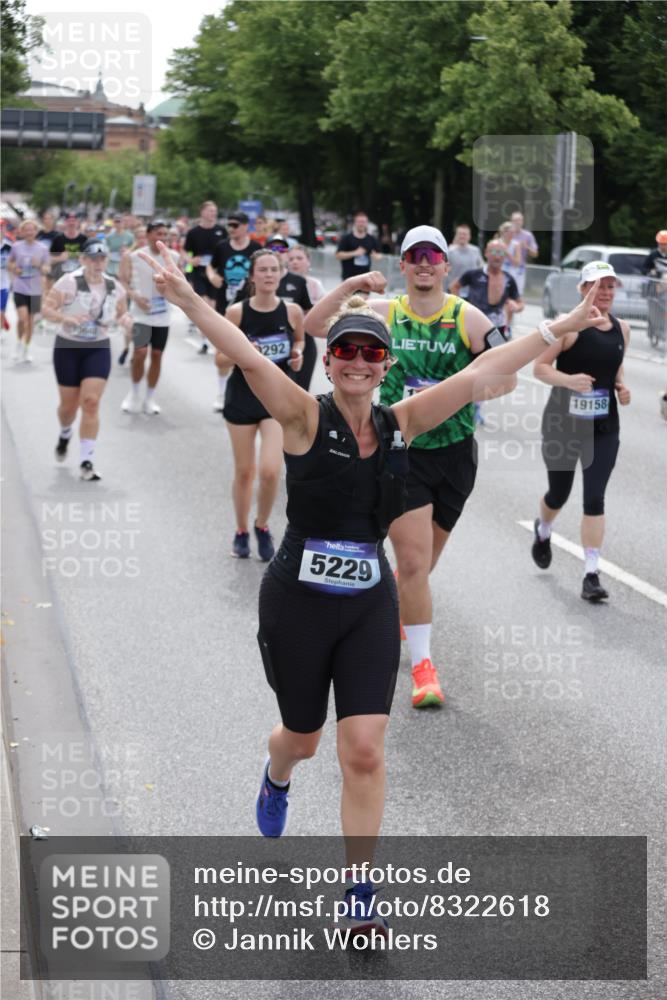 29.06.2025 - hella hamburg halbmarathon Jannik Wohlers http://msf.ph/oto/8322618 29.06.2025 10:39:36 Lombardsbrücke 1058, 1076, 1291, 1586, 1691, 1899, 2254, 2313, 2866, 2888, 3882, 3883, 3884, 4173, 4471, 5229, 5654, 5877, 5901, 6097, 6548, 6698, 6750, 6890, 7045, 7455, 7456, 8107, 8612, 8622, 8815, 8865, 8866, 9080, 9187, 9195, 9292, 9495, 10648, 10806, 10818, 10901, 10939, 11188, 11242, 11244, 11874, 12414, 12883, 12906, 13577, 13644, 14327, 14578, 15111, 16532, 16784, 18157, 19163 meine-sportfotos.de