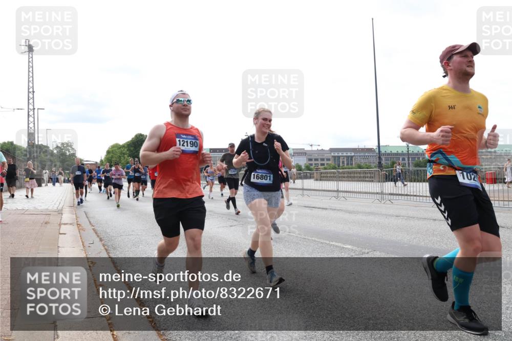 29.06.2025 - hella hamburg halbmarathon Lena Gebhardt http://msf.ph/oto/8322671 29.06.2025 10:23:01 Lombardsbrücke 12190, 361, 12207, 16801, 102, 1029, 1853, 2294, 2479, 2766, 2886, 2925, 3003, 3029, 3034, 3600, 3601, 4190, 4266, 4793, 5223, 5343, 5629, 5798, 6502, 6578, 6784, 6785, 6849, 6899, 7188, 7190, 7266, 7276, 7529, 7891, 7925, 8355, 8687, 8688, 8716, 8918, 8920, 8931, 9133, 9256, 9301, 9877, 9913, 10205, 10739, 10826, 12025, 12073, 12190, 12265, 13560, 13921, 14041, 14338, 14525, 14801, 16416, 16558, 17013, 17099, 17207, 17299, 17719 meine-sportfotos.de
