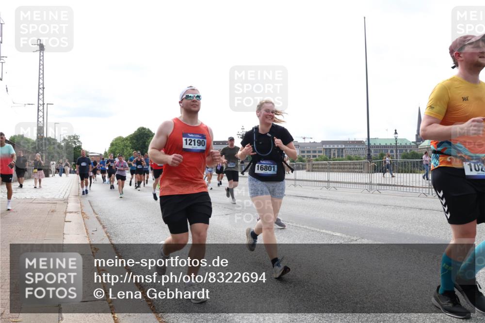 29.06.2025 - hella hamburg halbmarathon Lena Gebhardt http://msf.ph/oto/8322694 29.06.2025 10:23:01 Lombardsbrücke 12190, 12207, 16801, 361, 102, 1029, 1853, 2294, 2479, 2766, 2886, 2925, 3003, 3029, 3034, 3600, 3601, 4190, 4266, 4793, 5223, 5343, 5629, 5798, 6502, 6578, 6784, 6785, 6849, 6899, 7188, 7190, 7266, 7276, 7529, 7891, 7925, 8355, 8687, 8688, 8716, 8918, 8920, 8931, 9133, 9256, 9301, 9877, 9913, 10205, 10739, 10826, 12025, 12073, 12190, 12265, 13560, 13921, 14041, 14338, 14525, 14801, 16416, 16558, 17013, 17099, 17207, 17299, 17719 meine-sportfotos.de