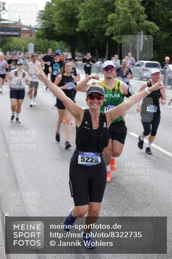 29.06.2025 - hella hamburg halbmarathon Jannik Wohlers http://msf.ph/oto/8322735 29.06.2025 10:39:37 Lombardsbrücke 1058, 1076, 1291, 1586, 1691, 1899, 2019, 2254, 2313, 2866, 2888, 3882, 3883, 3884, 4173, 4471, 5229, 5263, 5654, 5877, 5901, 6097, 6548, 6698, 6750, 6890, 7045, 7455, 7456, 8107, 8612, 8622, 8815, 8865, 8866, 9080, 9187, 9195, 9292, 9495, 10648, 10806, 10818, 10901, 10939, 11188, 11242, 11244, 11874, 12414, 12883, 12906, 13577, 13644, 14327, 14578, 15111, 16532, 16784, 18157, 19163 meine-sportfotos.de