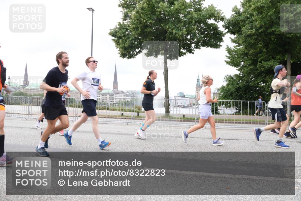 29.06.2025 - hella hamburg halbmarathon Lena Gebhardt http://msf.ph/oto/8322823 29.06.2025 10:57:31 Lombardsbrücke 12306, 1, 30, 1123, 1242, 1248, 1265, 1643, 2015, 2041, 2370, 2451, 2567, 2871, 3191, 3195, 3385, 3388, 3433, 3470, 3723, 3750, 3851, 3954, 4059, 4086, 4106, 4180, 4197, 4241, 4485, 4521, 4611, 4830, 4998, 5057, 5117, 5316, 5632, 5639, 5736, 5738, 6053, 6827, 6832, 6857, 6916, 6981, 7172, 7592, 7720, 7728, 7787, 8035, 8039, 8159, 8224, 8287, 8386, 8540, 8546, 8552, 8679, 8708, 8851, 8853, 8873, 9059, 9110, 9233, 9298, 9299, 9318, 9496, 9613 meine-sportfotos.de