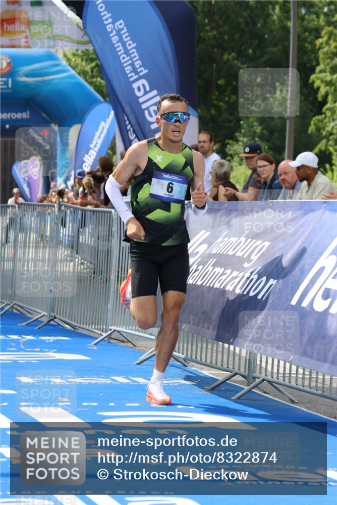 29.06.2025 - hella hamburg halbmarathon Strokosch-Dieckow http://msf.ph/oto/8322874 29.06.2025 10:03:43 Ziel 6 meine-sportfotos.de