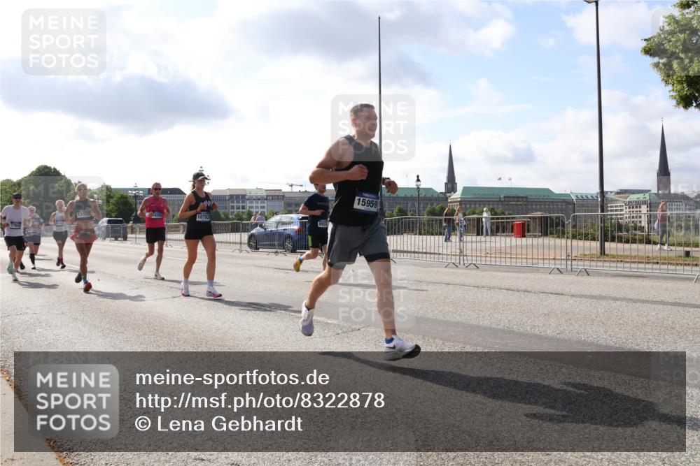 29.06.2025 - hella hamburg halbmarathon Lena Gebhardt http://msf.ph/oto/8322878 29.06.2025 09:48:17 Lombardsbrücke 17643, 17022, 10793, 8933, 15959, 1164, 1290, 1385, 1505, 1562, 1710, 1743, 2714, 2767, 3959, 4602, 4860, 5091, 5092, 5315, 5554, 5709, 6684, 6829, 6990, 7884, 8362, 8933, 9178, 9403, 9944, 10384, 10404, 10793, 10852, 10900, 11202, 11227, 11620, 11745, 11929, 12051, 12290, 12462, 12488, 12514, 12865, 12916, 13483, 13595, 13798, 13854, 13975, 14387, 14875, 14908, 14934, 14952, 15015, 15261, 15415, 15701, 15931, 15959, 15965, 16119, 16158, 16964 meine-sportfotos.de