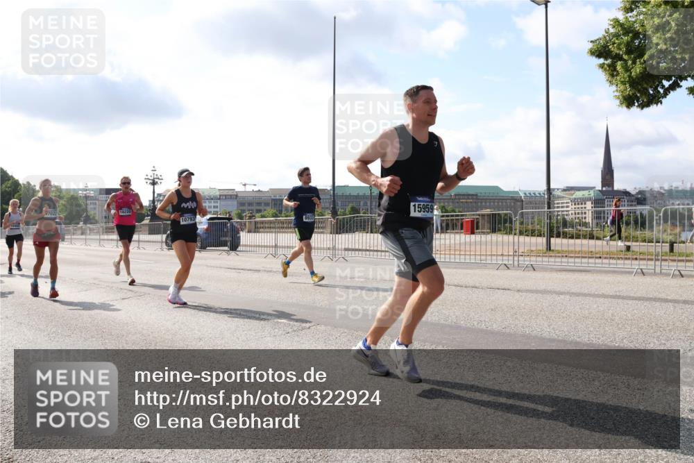 29.06.2025 - hella hamburg halbmarathon Lena Gebhardt http://msf.ph/oto/8322924 29.06.2025 09:48:17 Lombardsbrücke 7022, 10793, 15959, 1164, 1290, 1385, 1505, 1562, 1710, 1743, 2714, 2767, 3959, 4602, 4860, 5091, 5092, 5315, 5554, 5709, 6684, 6829, 6990, 7884, 8362, 8933, 9178, 9403, 9944, 10384, 10404, 10793, 10852, 10900, 11202, 11227, 11620, 11745, 11929, 12051, 12290, 12462, 12488, 12514, 12865, 12916, 13483, 13595, 13798, 13854, 13975, 14387, 14875, 14908, 14934, 14952, 15015, 15261, 15415, 15701, 15931, 15959, 15965, 16119, 16158, 16964 meine-sportfotos.de