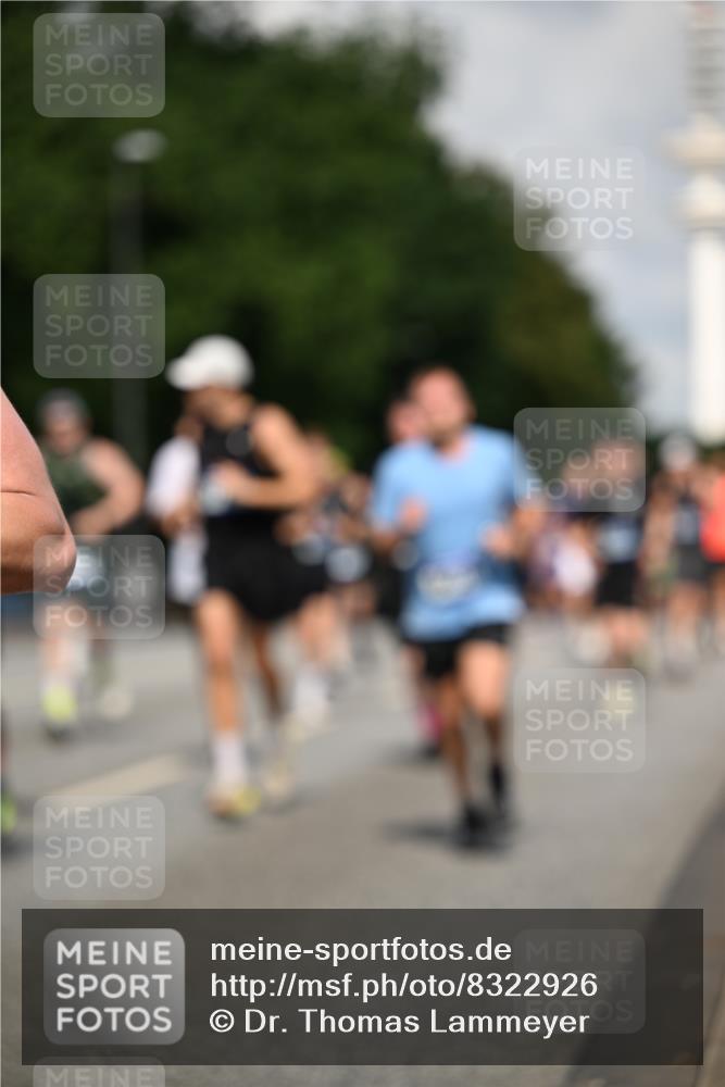 29.06.2025 - hella hamburg halbmarathon Dr. Thomas Lammeyer http://msf.ph/oto/8322926 29.06.2025 09:55:35 Kennedybrücke 1312, 1353, 1569, 1763, 2653, 2880, 3437, 3618, 3697, 4565, 4991, 5014, 5047, 5129, 5231, 5690, 5987, 6490, 6700, 6770, 8074, 8359, 8564, 8900, 9358, 9547, 9659, 10319, 10978, 11021, 11062 meine-sportfotos.de
