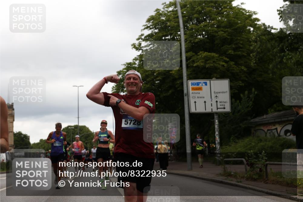 29.06.2025 - hella hamburg halbmarathon Yannick Fuchs http://msf.ph/oto/8322935 29.06.2025 10:51:17 20KM 1200, 1239, 1387, 1563, 1715, 1719, 1972, 2282, 2417, 2652, 3575, 4261, 5015, 5134, 5391, 5457, 5458, 5728, 6720, 6892, 7159, 7269, 8744, 9577, 10383, 10408, 11043, 11832, 12144, 12509, 12773, 12774, 13245, 13376, 13523, 13664, 14361, 14737, 14881, 14951, 15090, 15110, 15125, 15189, 15220, 15349, 15664, 16093, 16418, 16830, 16909, 17201, 17758, 17769, 17828, 17848, 18388 meine-sportfotos.de