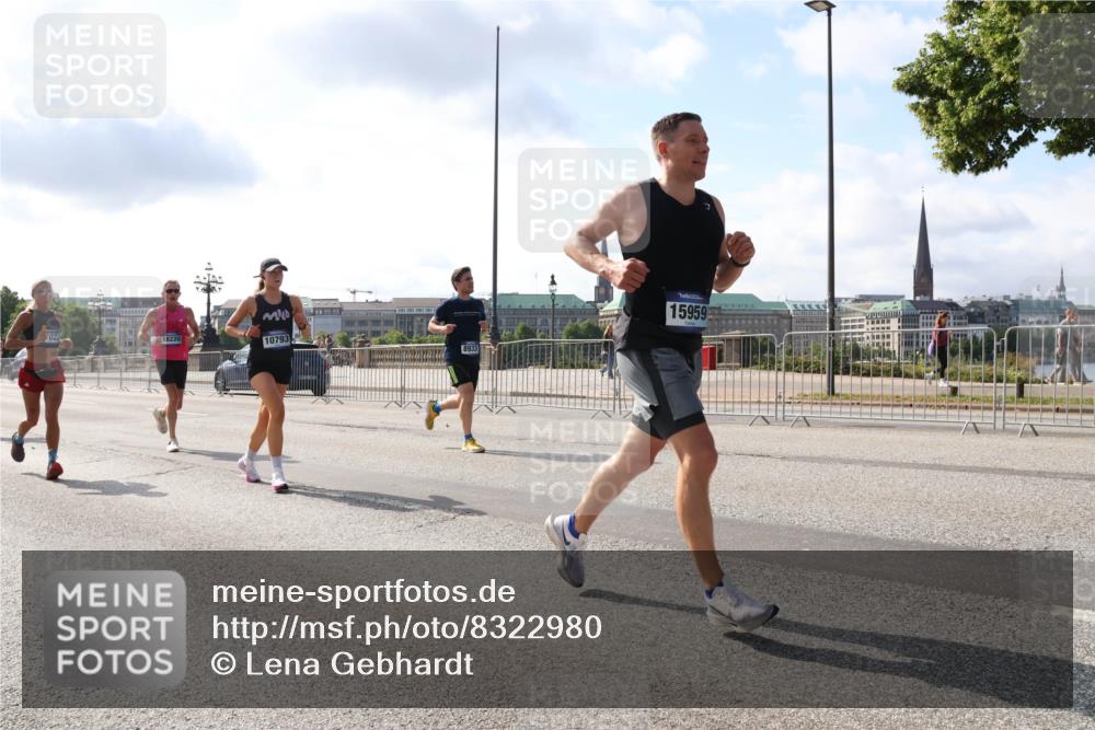 29.06.2025 - hella hamburg halbmarathon Lena Gebhardt http://msf.ph/oto/8322980 29.06.2025 09:48:18 Lombardsbrücke 18220, 10793, 15959, 1164, 1290, 1385, 1505, 1562, 1710, 1743, 2714, 2767, 3959, 4602, 4860, 5091, 5092, 5315, 5554, 5709, 6684, 6829, 6990, 7884, 8362, 8933, 9178, 9403, 9944, 10384, 10404, 10793, 10852, 10900, 11202, 11227, 11620, 11745, 11929, 12051, 12290, 12488, 12514, 12865, 12916, 13483, 13595, 13798, 13854, 13975, 14387, 14875, 14908, 14934, 14952, 15015, 15261, 15415, 15701, 15931, 15959, 15965, 16119, 16158 meine-sportfotos.de