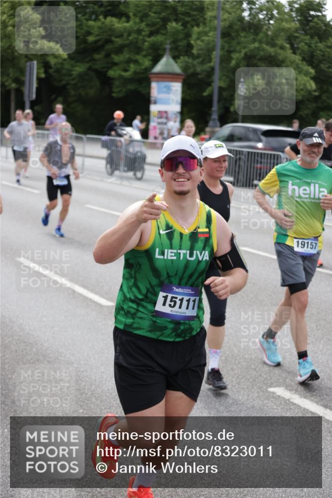 29.06.2025 - hella hamburg halbmarathon Jannik Wohlers http://msf.ph/oto/8323011 29.06.2025 10:39:38 Lombardsbrücke 1058, 1076, 1291, 1586, 1691, 1899, 2019, 2254, 2313, 2866, 2888, 3515, 3607, 3882, 3883, 3884, 4173, 4471, 5229, 5263, 5654, 5877, 5901, 6097, 6548, 6698, 6750, 6890, 6920, 7045, 7455, 7456, 8107, 8612, 8622, 8815, 8865, 8866, 9080, 9187, 9195, 9292, 9495, 10648, 10806, 10818, 10901, 10939, 10953, 11188, 11242, 11244, 11874, 12414, 12883, 12906, 13005, 13069, 13577, 13644, 14327, 14578, 15111, 16532, 16784, 18157, 19163 meine-sportfotos.de