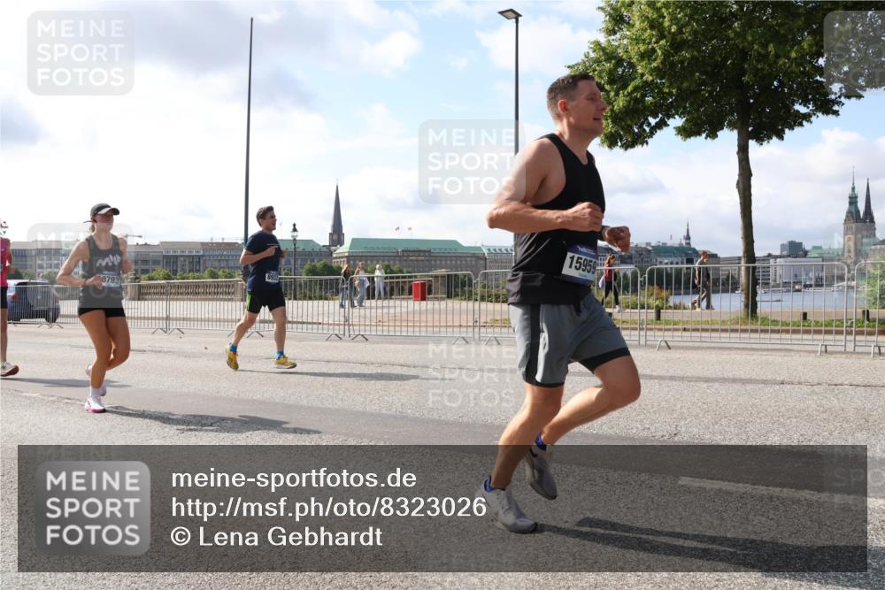 29.06.2025 - hella hamburg halbmarathon Lena Gebhardt http://msf.ph/oto/8323026 29.06.2025 09:48:18 Lombardsbrücke 0793, 15959, 1164, 1290, 1385, 1505, 1562, 1710, 1743, 2714, 2767, 3959, 4602, 4860, 5091, 5092, 5315, 5554, 5709, 6684, 6829, 6990, 7884, 8362, 8933, 9178, 9403, 9944, 10384, 10404, 10793, 10852, 10900, 11202, 11227, 11620, 11745, 11929, 12051, 12290, 12488, 12514, 12865, 12916, 13483, 13595, 13798, 13854, 13975, 14387, 14875, 14908, 14934, 14952, 15015, 15261, 15415, 15701, 15931, 15959, 15965, 16119, 16158 meine-sportfotos.de