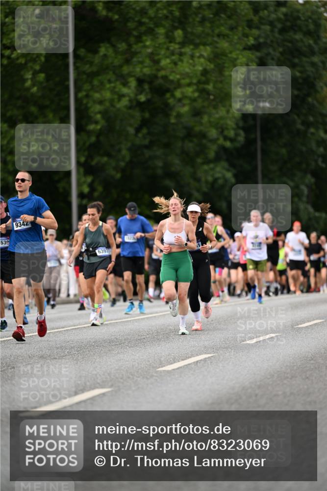 29.06.2025 - hella hamburg halbmarathon Dr. Thomas Lammeyer http://msf.ph/oto/8323069 29.06.2025 10:39:23 Kennedybrücke 1417, 1497, 1821, 1849, 2198, 2265, 2482, 3170, 3409, 3958, 4333, 4564, 4696, 4884, 5027, 5793, 6335, 6365, 6379, 6397, 6571, 6746, 6803, 6859, 7020, 7386, 7733, 8249, 8369, 9164, 9248, 9342, 9803, 10335, 10358, 10393, 10464, 10606, 11320 meine-sportfotos.de