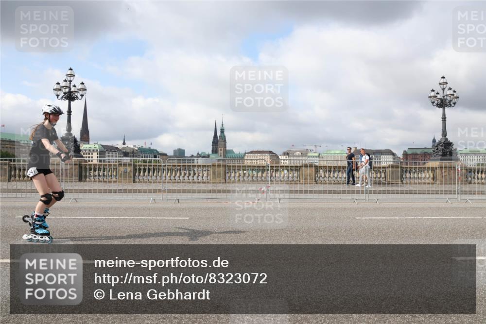 29.06.2025 - hella hamburg halbmarathon Lena Gebhardt http://msf.ph/oto/8323072 29.06.2025 09:08:09 Lombardsbrücke 2471 meine-sportfotos.de