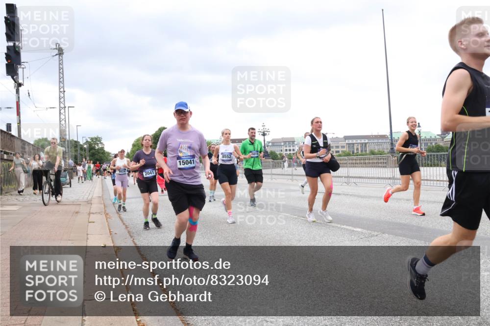 29.06.2025 - hella hamburg halbmarathon Lena Gebhardt http://msf.ph/oto/8323094 29.06.2025 10:57:32 Lombardsbrücke 9824, 2041, 5019, 8552, 15041, 1123, 1242, 1248, 1265, 1643, 2015, 2041, 2370, 2451, 2567, 2871, 3191, 3195, 3385, 3388, 3433, 3470, 3723, 3750, 3851, 3954, 4059, 4086, 4106, 4180, 4197, 4241, 4485, 4521, 4611, 4830, 4998, 5057, 5117, 5316, 5632, 5639, 5736, 5738, 6053, 6827, 6832, 6857, 6916, 6981, 7172, 7592, 7720, 7728, 7787, 8035, 8039, 8159, 8224, 8287, 8386, 8540, 8546, 8552, 8679, 8708, 8851, 8853, 8873, 9059, 9110, 9233, 9318, 9394, 9496, 9613 meine-sportfotos.de