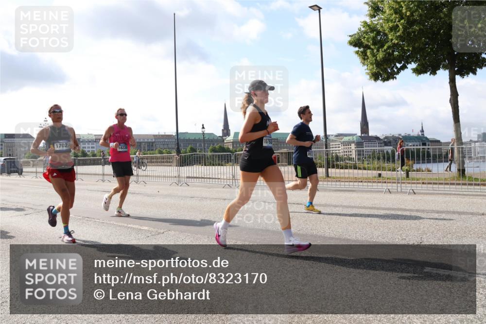 29.06.2025 - hella hamburg halbmarathon Lena Gebhardt http://msf.ph/oto/8323170 29.06.2025 09:48:19 Lombardsbrücke 1702, 10793, 18220, 1164, 1290, 1385, 1505, 1562, 1710, 1743, 2399, 2714, 2767, 3480, 3959, 4602, 4860, 5091, 5092, 5315, 5554, 5709, 6684, 6829, 6990, 7884, 8362, 8933, 9178, 9403, 9944, 10384, 10404, 10793, 10852, 10900, 11202, 11227, 11620, 11745, 11929, 12051, 12290, 12488, 12514, 12865, 12916, 13483, 13595, 13798, 13854, 13975, 14387, 14875, 14908, 14934, 14952, 15015, 15261, 15415, 15701, 15931, 15959, 15965, 16119, 16158 meine-sportfotos.de