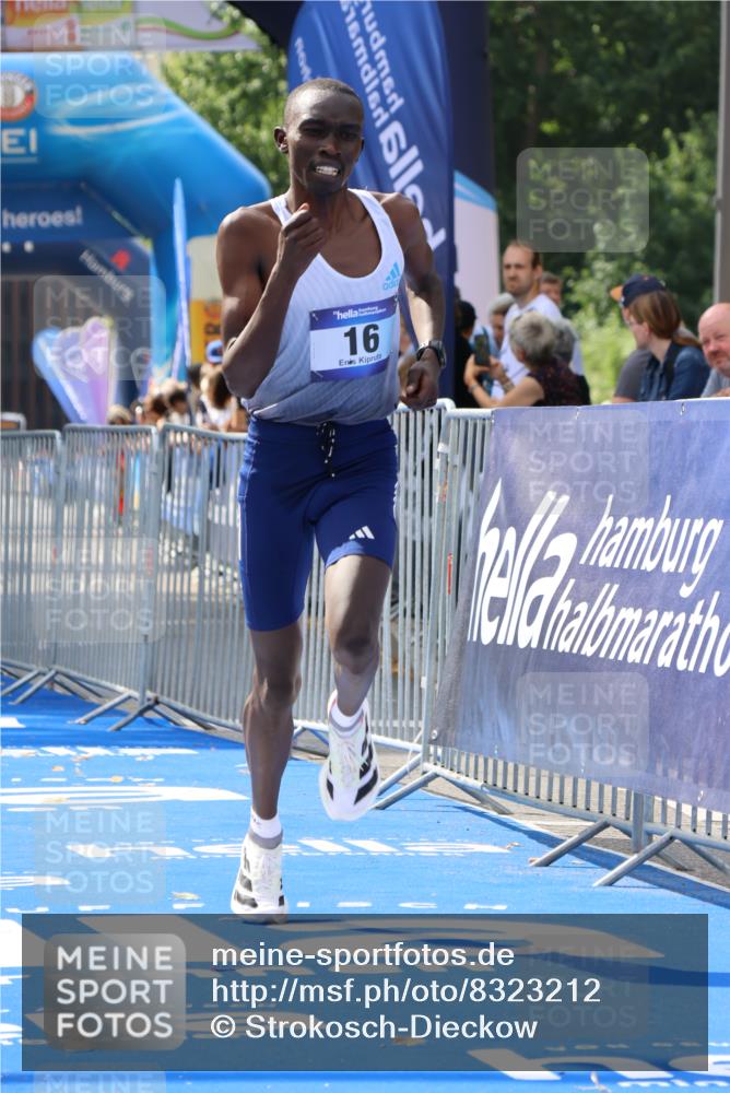 29.06.2025 - hella hamburg halbmarathon Strokosch-Dieckow http://msf.ph/oto/8323212 29.06.2025 10:03:12 Ziel 16 meine-sportfotos.de