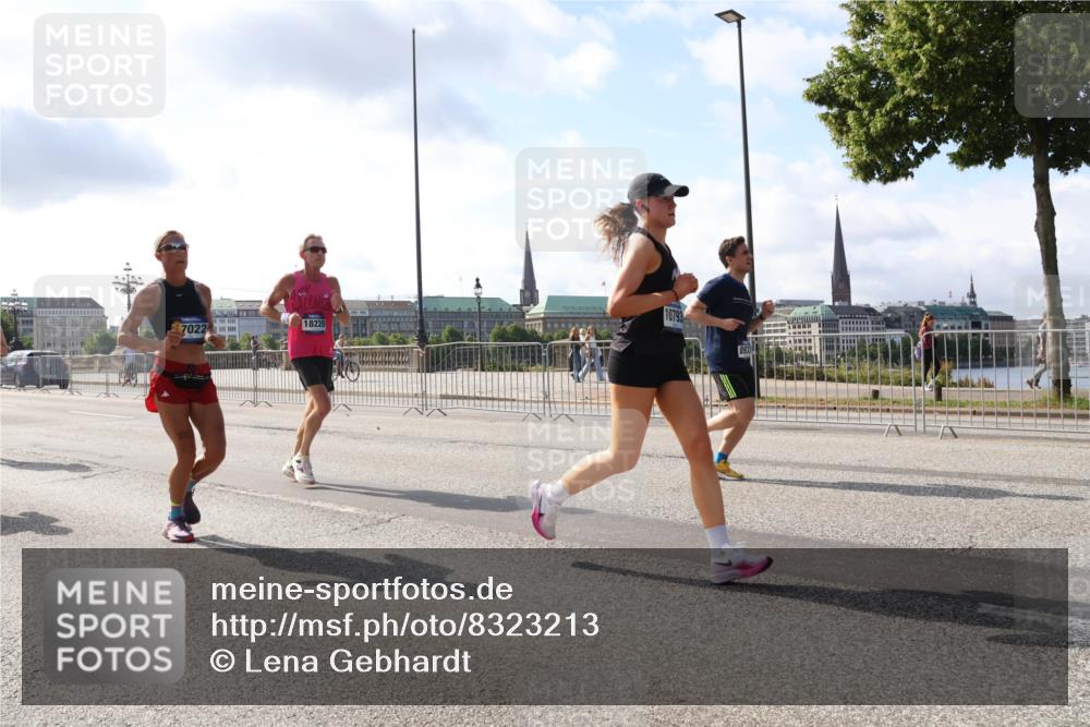 29.06.2025 - hella hamburg halbmarathon Lena Gebhardt http://msf.ph/oto/8323213 29.06.2025 09:48:19 Lombardsbrücke 7022, 18220, 1164, 1290, 1385, 1505, 1562, 1710, 1743, 2399, 2714, 2767, 3480, 3959, 4602, 4860, 5091, 5092, 5315, 5554, 5709, 6684, 6829, 6990, 7884, 8362, 8933, 9178, 9403, 9944, 10384, 10404, 10793, 10852, 10900, 11202, 11227, 11620, 11745, 11929, 12051, 12290, 12488, 12514, 12865, 12916, 13483, 13595, 13798, 13854, 13975, 14387, 14875, 14908, 14934, 14952, 15015, 15261, 15415, 15701, 15931, 15959, 15965, 16119, 16158 meine-sportfotos.de