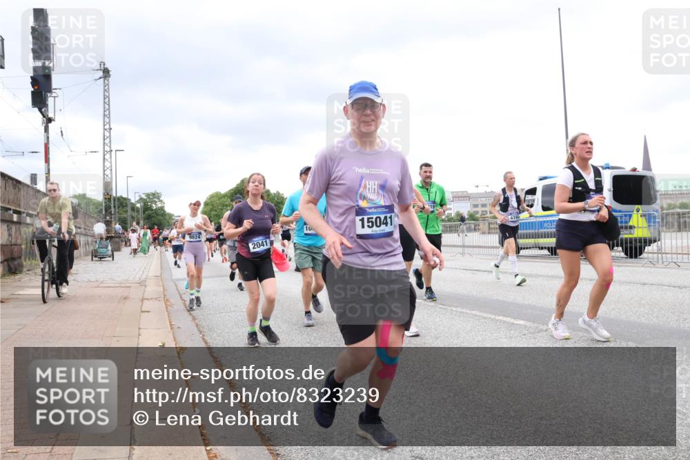 29.06.2025 - hella hamburg halbmarathon Lena Gebhardt http://msf.ph/oto/8323239 29.06.2025 10:57:33 Lombardsbrücke 9824, 2041, 10, 15041, 1123, 1242, 1248, 1265, 1643, 2015, 2041, 2370, 2451, 2567, 2900, 3191, 3195, 3385, 3388, 3433, 3723, 3750, 3851, 3954, 4059, 4086, 4106, 4180, 4197, 4241, 4485, 4521, 4611, 4830, 4998, 5057, 5117, 5316, 5632, 5639, 5736, 5738, 6053, 6827, 6832, 6857, 6916, 7172, 7592, 7720, 7728, 7787, 8035, 8039, 8159, 8224, 8287, 8386, 8540, 8552, 8679, 8708, 8851, 8853, 8873, 9059, 9110, 9233, 9318, 9394, 9496, 9613 meine-sportfotos.de