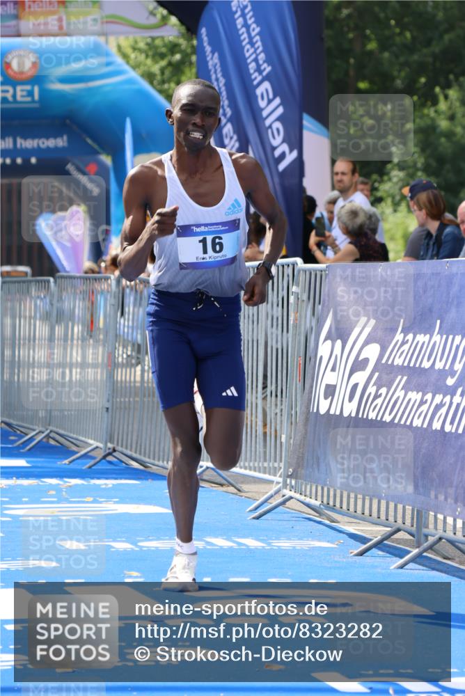 29.06.2025 - hella hamburg halbmarathon Strokosch-Dieckow http://msf.ph/oto/8323282 29.06.2025 10:03:12 Ziel 16 meine-sportfotos.de
