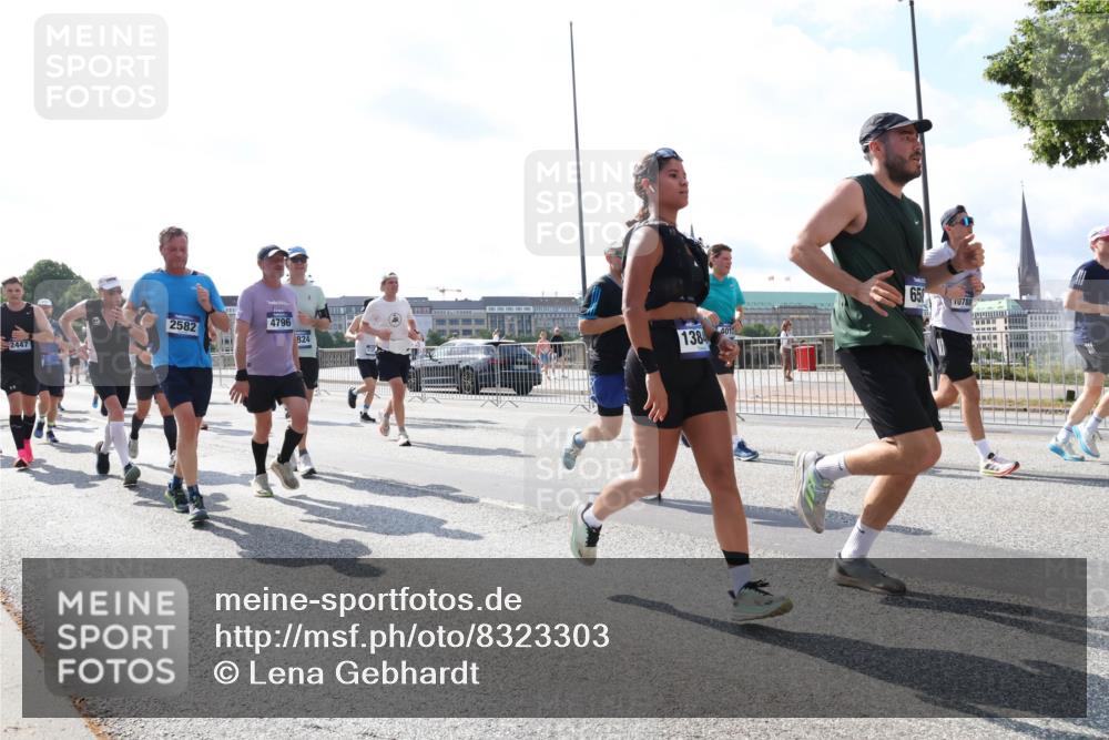 29.06.2025 - hella hamburg halbmarathon Lena Gebhardt http://msf.ph/oto/8323303 29.06.2025 10:00:09 Lombardsbrücke 2582, 4796, 2447, 824, 138, 40, 0788, 1006, 1019, 1125, 1180, 1239, 1264, 1526, 1834, 1914, 1955, 2027, 2086, 2099, 2159, 2346, 2348, 2364, 2447, 2582, 2584, 2606, 2652, 2676, 2677, 2730, 2910, 3042, 3177, 3181, 3319, 3836, 3861, 3898, 4013, 4231, 4419, 4594, 4632, 4772, 4796, 4813, 4940, 5015, 5134, 5272, 5277, 5341, 5728, 6082, 6084, 6104, 6174, 6201, 6202, 6220, 6260, 6462, 6470, 6581, 6587, 8330, 10031, 11568, 11844 meine-sportfotos.de