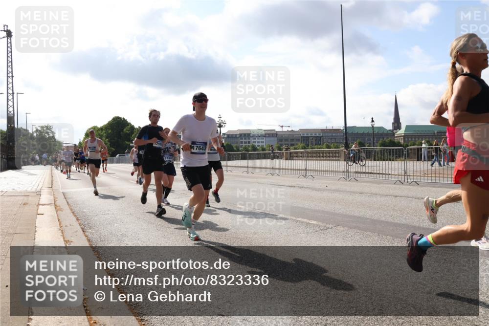 29.06.2025 - hella hamburg halbmarathon Lena Gebhardt http://msf.ph/oto/8323336 29.06.2025 09:48:19 Lombardsbrücke 17643, 1164, 1290, 1385, 1505, 1562, 1710, 1743, 2399, 2714, 2767, 3480, 3959, 4602, 4860, 5091, 5092, 5315, 5554, 5709, 6684, 6829, 6990, 7884, 8362, 8933, 9178, 9403, 9944, 10384, 10404, 10793, 10852, 10900, 11202, 11227, 11620, 11745, 11929, 12051, 12290, 12488, 12514, 12865, 12916, 13483, 13595, 13798, 13854, 13975, 14387, 14875, 14908, 14934, 14952, 15015, 15261, 15415, 15701, 15931, 15959, 15965, 16119, 16158 meine-sportfotos.de