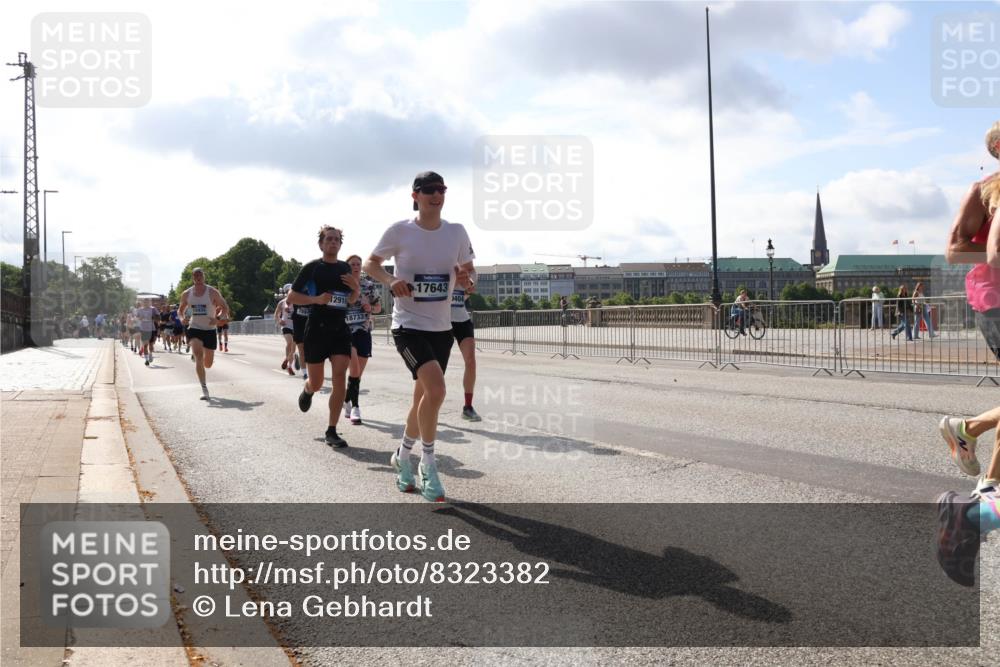 29.06.2025 - hella hamburg halbmarathon Lena Gebhardt http://msf.ph/oto/8323382 29.06.2025 09:48:20 Lombardsbrücke 12916, 18733, 17643, 1404, 1164, 1290, 1385, 1505, 1562, 1710, 1743, 2399, 2714, 2767, 3480, 3959, 4602, 4860, 5091, 5315, 5554, 5709, 6684, 6829, 6990, 7884, 8362, 8933, 9178, 9403, 9944, 10384, 10404, 10793, 10852, 10900, 11202, 11227, 11620, 11745, 11929, 12051, 12290, 12488, 12514, 12865, 12916, 13483, 13595, 13798, 13854, 13975, 14387, 14875, 14908, 14934, 14952, 15015, 15261, 15415, 15701, 15931, 15959, 15965, 16119, 16158 meine-sportfotos.de