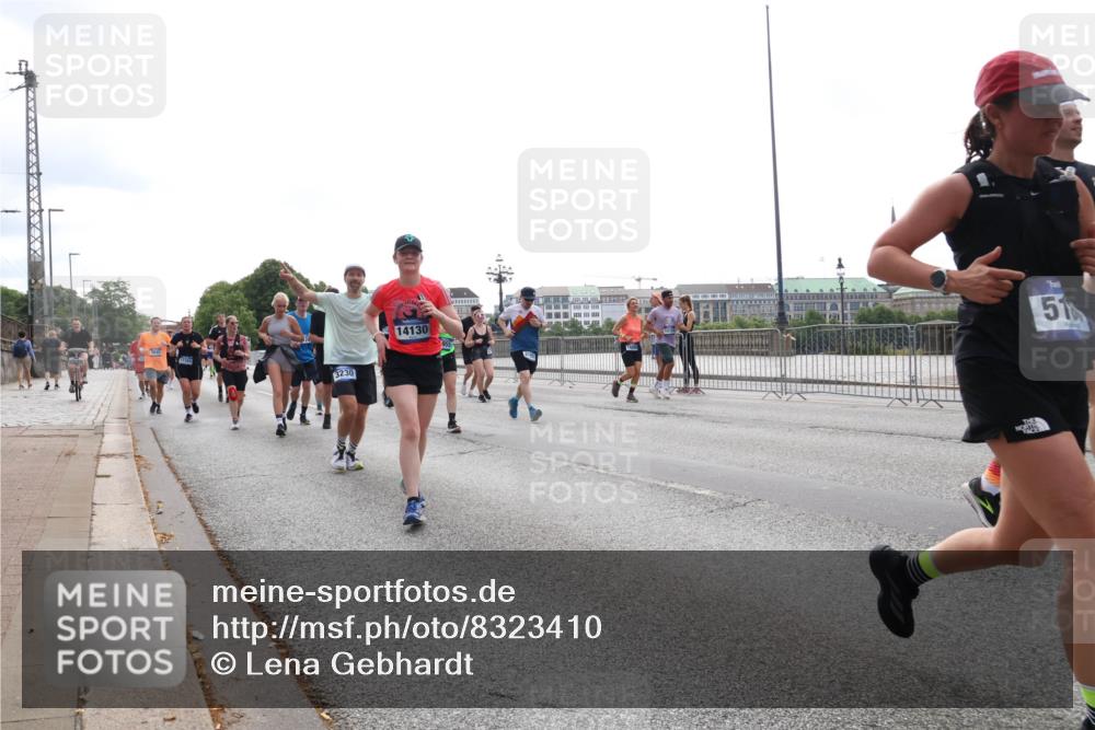 29.06.2025 - hella hamburg halbmarathon Lena Gebhardt http://msf.ph/oto/8323410 29.06.2025 10:37:38 Lombardsbrücke 67355, 3230, 14130, 51, 1022, 1276, 1337, 1475, 1578, 1597, 1799, 1819, 1985, 2016, 2031, 2199, 2272, 2480, 2486, 2640, 2853, 3230, 3246, 3633, 4097, 4347, 4733, 5139, 5146, 5171, 5186, 5522, 5560, 5790, 5875, 5940, 6243, 6362, 6821, 6955, 7085, 7124, 7235, 7321, 7350, 7544, 7696, 7707, 7777, 7823, 8811, 8843, 8985, 9247, 9288, 9524, 9895, 10159, 10506, 10836, 11087, 11543, 12123, 12254, 12472, 12824, 16680, 17798 meine-sportfotos.de