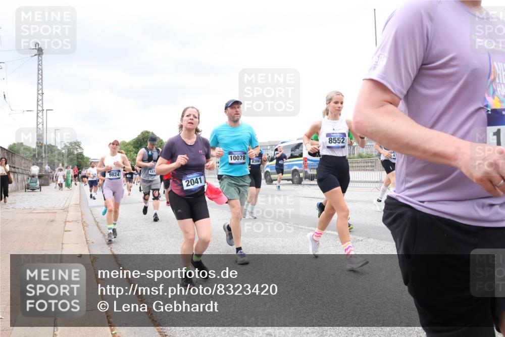 29.06.2025 - hella hamburg halbmarathon Lena Gebhardt http://msf.ph/oto/8323420 29.06.2025 10:57:34 Lombardsbrücke 9824, 127, 2041, 10078, 8386, 8552, 1, 1123, 1242, 1248, 1265, 1643, 2015, 2041, 2370, 2451, 2567, 2900, 3191, 3195, 3385, 3388, 3433, 3723, 3750, 3851, 3954, 4059, 4086, 4106, 4180, 4197, 4485, 4521, 4611, 4830, 4998, 5057, 5117, 5316, 5632, 5639, 5736, 5738, 6053, 6827, 6832, 6857, 6916, 7172, 7193, 7592, 7720, 7728, 7787, 8035, 8159, 8224, 8287, 8386, 8474, 8540, 8552, 8679, 8708, 8773, 8851, 8853, 8873, 9059, 9110, 9233, 9318, 9394, 9496, 9613 meine-sportfotos.de