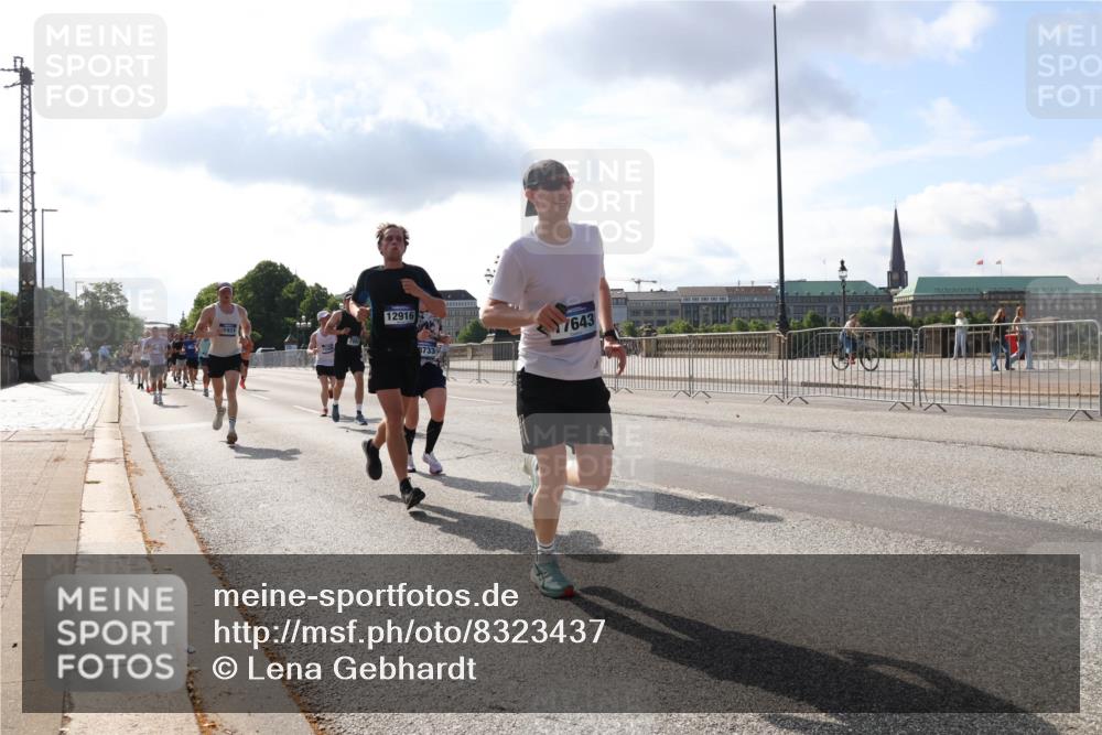 29.06.2025 - hella hamburg halbmarathon Lena Gebhardt http://msf.ph/oto/8323437 29.06.2025 09:48:20 Lombardsbrücke 12916, 7643, 1164, 1290, 1385, 1505, 1562, 1710, 1743, 2399, 2714, 2767, 3480, 3959, 4602, 4860, 5091, 5315, 5554, 5709, 6684, 6829, 6990, 7884, 8362, 8933, 9178, 9403, 9944, 10384, 10404, 10793, 10852, 10900, 11202, 11227, 11620, 11745, 11929, 12051, 12290, 12488, 12514, 12865, 12916, 13483, 13595, 13798, 13854, 13975, 14387, 14875, 14908, 14934, 14952, 15015, 15261, 15415, 15701, 15931, 15959, 15965, 16119, 16158 meine-sportfotos.de
