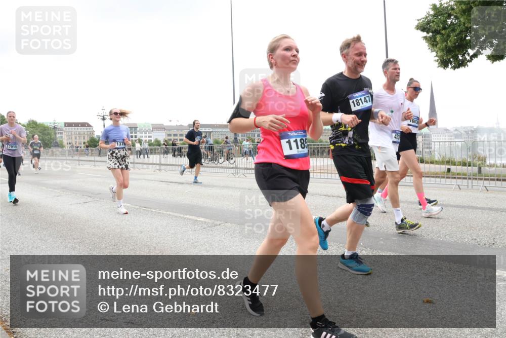 29.06.2025 - hella hamburg halbmarathon Lena Gebhardt http://msf.ph/oto/8323477 29.06.2025 10:47:20 Lombardsbrücke 1378, 17015, 1185, 18147, 423, 16836, 1073, 1185, 1286, 1434, 1463, 1523, 1593, 1607, 1704, 1720, 1961, 2148, 2211, 2327, 2407, 2537, 2555, 2556, 2665, 2882, 2981, 2994, 3339, 4037, 4184, 4239, 4325, 4423, 4483, 4806, 4895, 4974, 4975, 5111, 5114, 5621, 5622, 5796, 5895, 5953, 6255, 6256, 6485, 6496, 6879, 6995, 7073, 7403, 7430, 7431, 7630, 7631, 8105, 8131, 8270, 8486, 8684, 8706, 8915, 8953, 8967, 9018, 11351, 11458, 11730, 11738 meine-sportfotos.de
