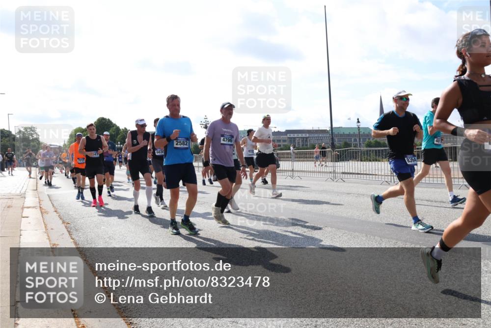 29.06.2025 - hella hamburg halbmarathon Lena Gebhardt http://msf.ph/oto/8323478 29.06.2025 10:00:10 Lombardsbrücke 7717, 6636, 2582, 4796, 8394, 40, 1006, 1019, 1125, 1180, 1239, 1264, 1526, 1544, 1681, 1834, 1914, 2027, 2086, 2099, 2159, 2346, 2348, 2364, 2426, 2447, 2582, 2584, 2606, 2652, 2676, 2677, 2730, 2910, 3042, 3177, 3181, 3319, 3836, 3861, 3898, 4013, 4231, 4419, 4594, 4632, 4772, 4796, 4813, 4940, 5015, 5134, 5272, 5277, 5341, 5728, 6082, 6084, 6104, 6174, 6201, 6202, 6220, 6260, 6462, 6470, 6581, 6587, 8330, 10031, 11568, 11844 meine-sportfotos.de