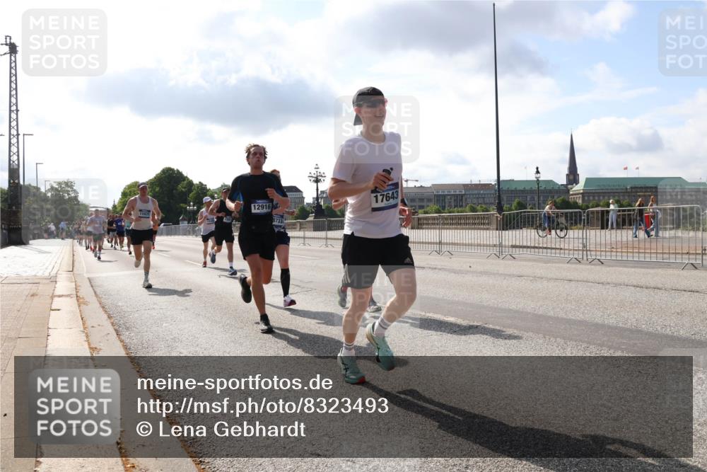29.06.2025 - hella hamburg halbmarathon Lena Gebhardt http://msf.ph/oto/8323493 29.06.2025 09:48:20 Lombardsbrücke 12916, 17643, 1164, 1290, 1385, 1505, 1562, 1710, 1743, 2399, 2714, 2767, 3480, 3959, 4602, 4860, 5091, 5315, 5554, 5709, 6684, 6829, 6990, 7884, 8362, 8933, 9178, 9403, 9944, 10384, 10404, 10793, 10852, 10900, 11202, 11227, 11620, 11745, 11929, 12051, 12290, 12488, 12514, 12865, 12916, 13483, 13595, 13798, 13854, 13975, 14387, 14875, 14908, 14934, 14952, 15015, 15261, 15415, 15701, 15931, 15959, 15965, 16119, 16158 meine-sportfotos.de