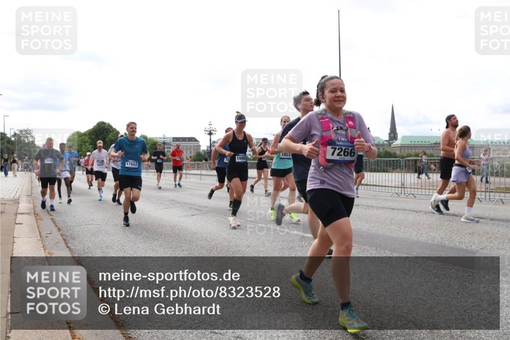 29.06.2025 - hella hamburg halbmarathon Lena Gebhardt http://msf.ph/oto/8323528 29.06.2025 10:23:05 Lombardsbrücke 13240, 78, 17657, 16863, 1853, 7266, 1029, 1362, 1853, 2294, 2766, 2925, 3003, 3029, 3034, 3600, 3601, 4190, 4266, 4728, 4793, 5223, 5343, 5629, 6502, 6578, 6784, 6785, 6849, 7188, 7190, 7266, 7276, 7529, 7891, 7925, 8355, 8687, 8688, 8716, 8918, 8920, 9133, 9256, 9301, 9877, 9913, 10205, 10739, 10826, 11798, 12025, 12073, 12190, 12265, 13560, 13921, 14041, 14338, 14525, 14801, 14821, 16416, 16558, 17013, 17099, 17207, 17299, 17719 meine-sportfotos.de