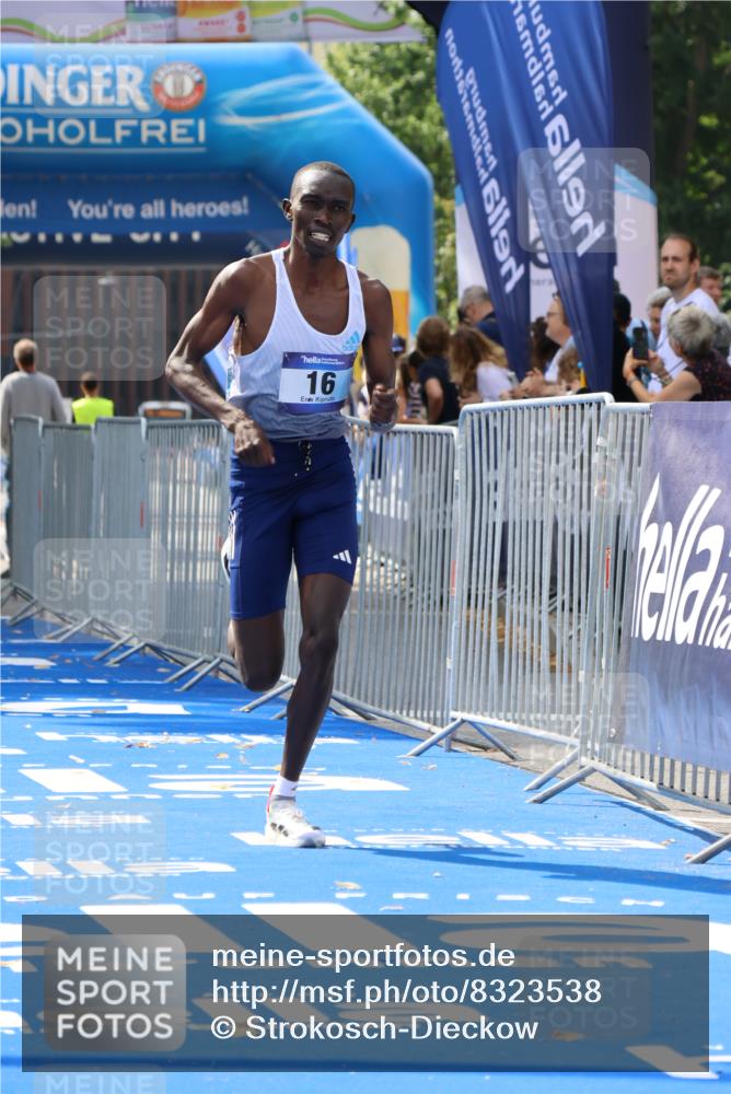 29.06.2025 - hella hamburg halbmarathon Strokosch-Dieckow http://msf.ph/oto/8323538 29.06.2025 10:03:12 Ziel 16 meine-sportfotos.de