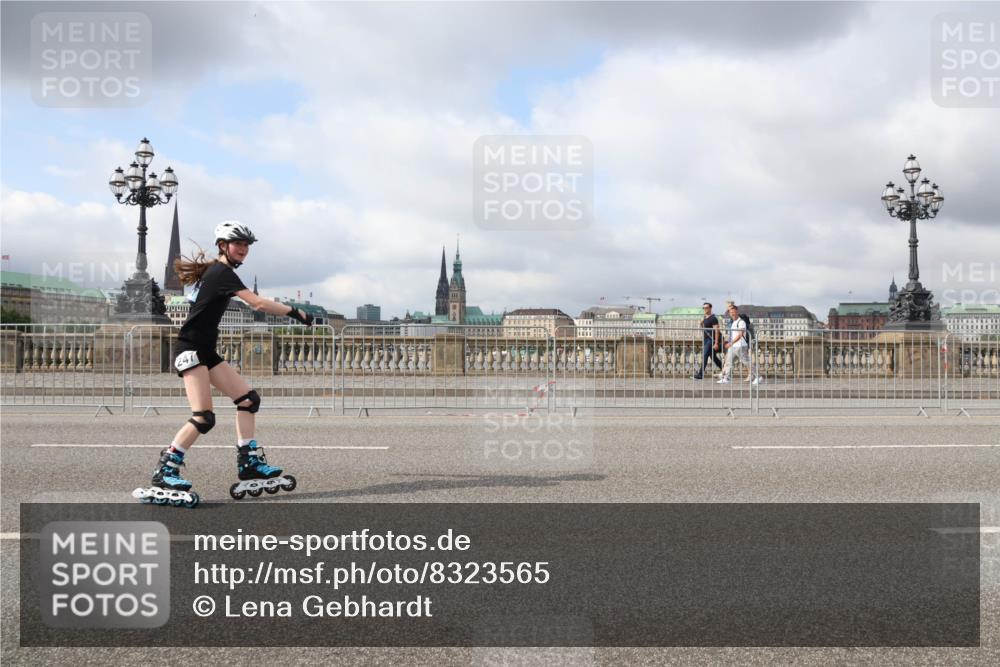 29.06.2025 - hella hamburg halbmarathon Lena Gebhardt http://msf.ph/oto/8323565 29.06.2025 09:08:10 Lombardsbrücke  meine-sportfotos.de