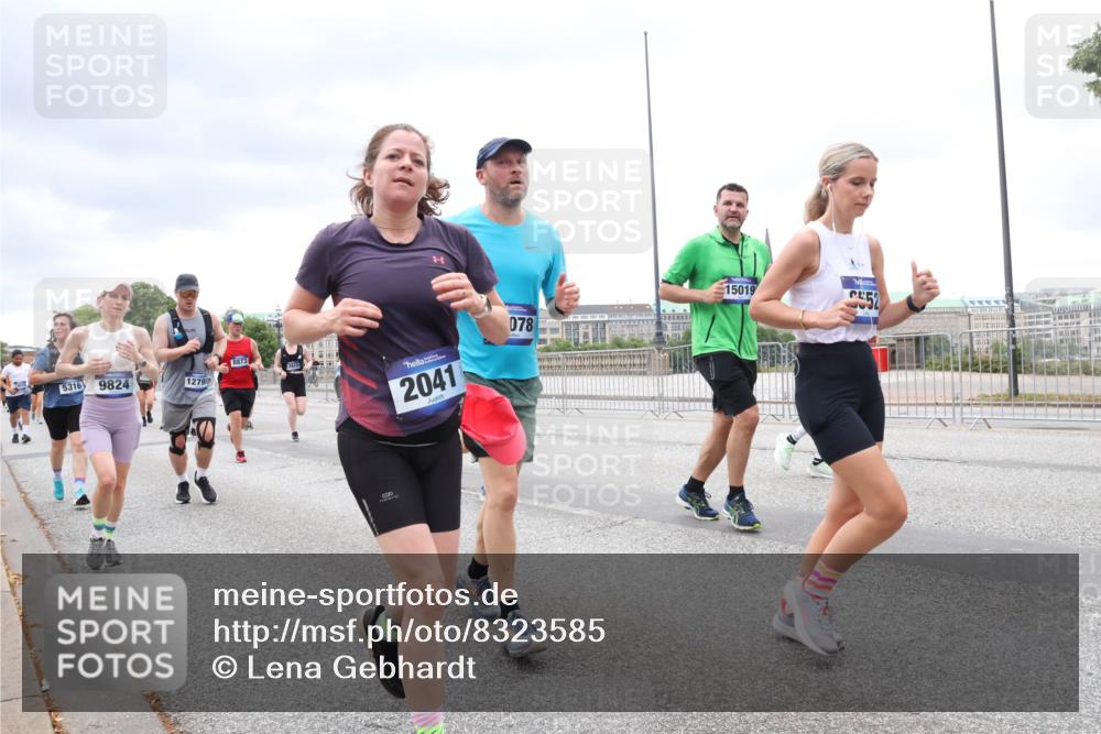29.06.2025 - hella hamburg halbmarathon Lena Gebhardt http://msf.ph/oto/8323585 29.06.2025 10:57:34 Lombardsbrücke 5316, 9824, 1279, 8873, 2041, 078, 15019, 52, 1123, 1242, 1248, 1265, 1643, 2015, 2041, 2370, 2451, 2567, 2900, 3191, 3195, 3385, 3388, 3433, 3723, 3750, 3851, 3954, 4059, 4086, 4106, 4180, 4197, 4485, 4521, 4611, 4830, 4998, 5057, 5117, 5316, 5632, 5639, 5736, 5738, 6053, 6827, 6832, 6857, 6916, 7172, 7193, 7592, 7720, 7728, 7787, 8035, 8159, 8224, 8287, 8386, 8474, 8540, 8552, 8679, 8708, 8773, 8851, 8853, 8873, 9059, 9110, 9233, 9318, 9394, 9496, 9613 meine-sportfotos.de