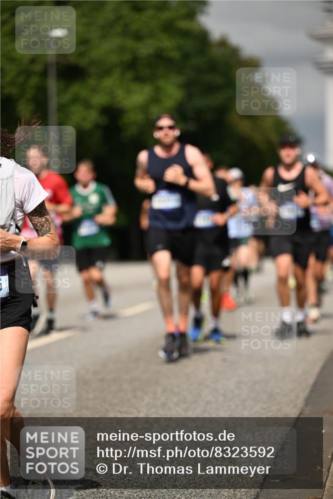 29.06.2025 - hella hamburg halbmarathon Dr. Thomas Lammeyer http://msf.ph/oto/8323592 29.06.2025 10:17:29 Kennedybrücke 1007, 1194, 1859, 1939, 2055, 2359, 2721, 2904, 2961, 2987, 3218, 3729, 4001, 4950, 5232, 6026, 6207, 7346, 7460, 7913, 8279, 8913, 9128, 9612, 9631 meine-sportfotos.de