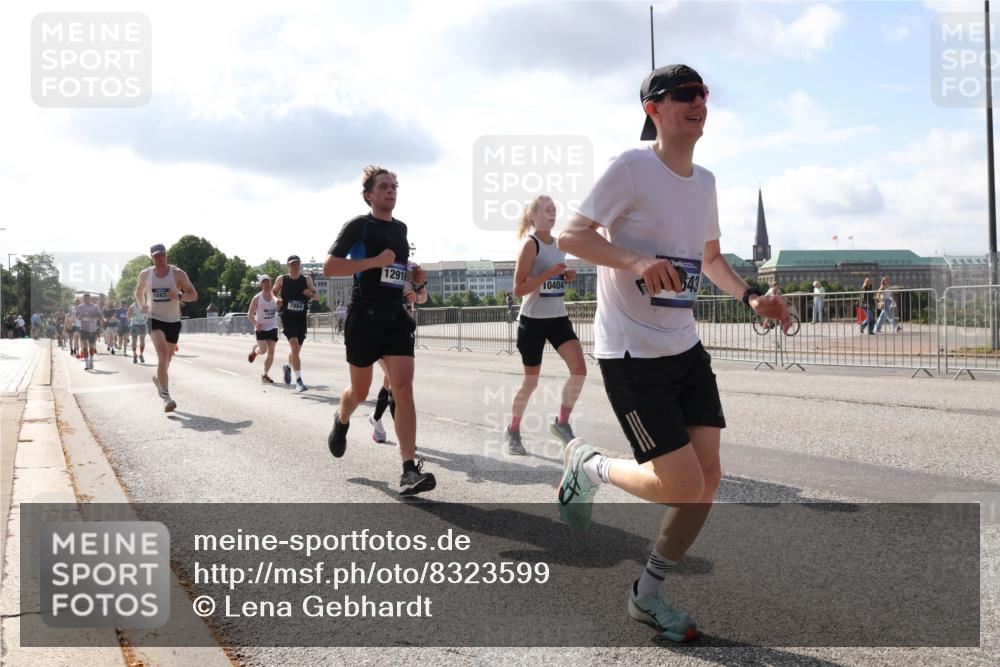 29.06.2025 - hella hamburg halbmarathon Lena Gebhardt http://msf.ph/oto/8323599 29.06.2025 09:48:20 Lombardsbrücke 1593, 7884, 1291, 10404, 643, 1164, 1290, 1385, 1505, 1562, 1710, 1743, 2399, 2714, 2767, 3480, 3959, 4602, 4860, 5091, 5315, 5554, 5709, 6684, 6829, 6990, 7884, 8362, 8933, 9178, 9403, 9944, 10384, 10404, 10793, 10852, 10900, 11202, 11227, 11620, 11745, 11929, 12051, 12290, 12488, 12514, 12865, 12916, 13483, 13595, 13798, 13854, 13975, 14387, 14875, 14908, 14934, 14952, 15015, 15261, 15415, 15701, 15931, 15959, 15965, 16119, 16158 meine-sportfotos.de