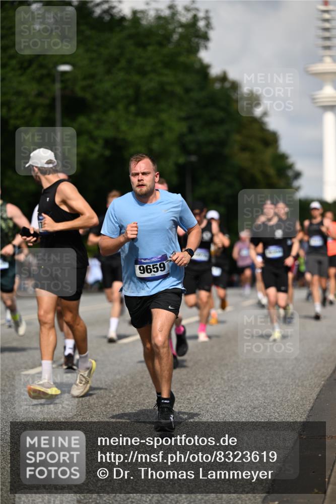 29.06.2025 - hella hamburg halbmarathon Dr. Thomas Lammeyer http://msf.ph/oto/8323619 29.06.2025 09:55:36 Kennedybrücke 1312, 1353, 1569, 1763, 2653, 2880, 3437, 3618, 3697, 4565, 4991, 5014, 5047, 5129, 5231, 5690, 5987, 6490, 6700, 6770, 7185, 8074, 8359, 8564, 8900, 9358, 9547, 9659, 10319, 10978, 11021, 11062 meine-sportfotos.de