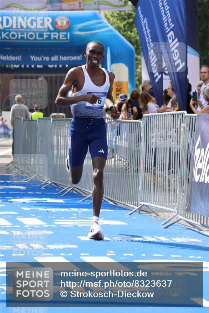 29.06.2025 - hella hamburg halbmarathon Strokosch-Dieckow http://msf.ph/oto/8323637 29.06.2025 10:03:12 Ziel 16 meine-sportfotos.de