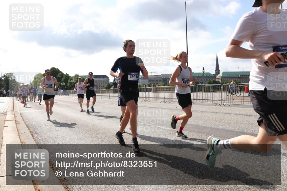 29.06.2025 - hella hamburg halbmarathon Lena Gebhardt http://msf.ph/oto/8323651 29.06.2025 09:48:20 Lombardsbrücke 15931, 124, 12916, 10404, 1164, 1290, 1385, 1505, 1562, 1710, 1743, 2399, 2714, 2767, 3480, 3959, 4602, 4860, 5091, 5315, 5554, 5709, 6684, 6829, 6990, 7884, 8362, 8933, 9178, 9403, 9944, 10384, 10404, 10793, 10852, 10900, 11202, 11227, 11620, 11745, 11929, 12051, 12290, 12488, 12514, 12865, 12916, 13483, 13595, 13798, 13854, 13975, 14387, 14875, 14908, 14934, 14952, 15015, 15261, 15415, 15701, 15931, 15959, 15965, 16119, 16158 meine-sportfotos.de