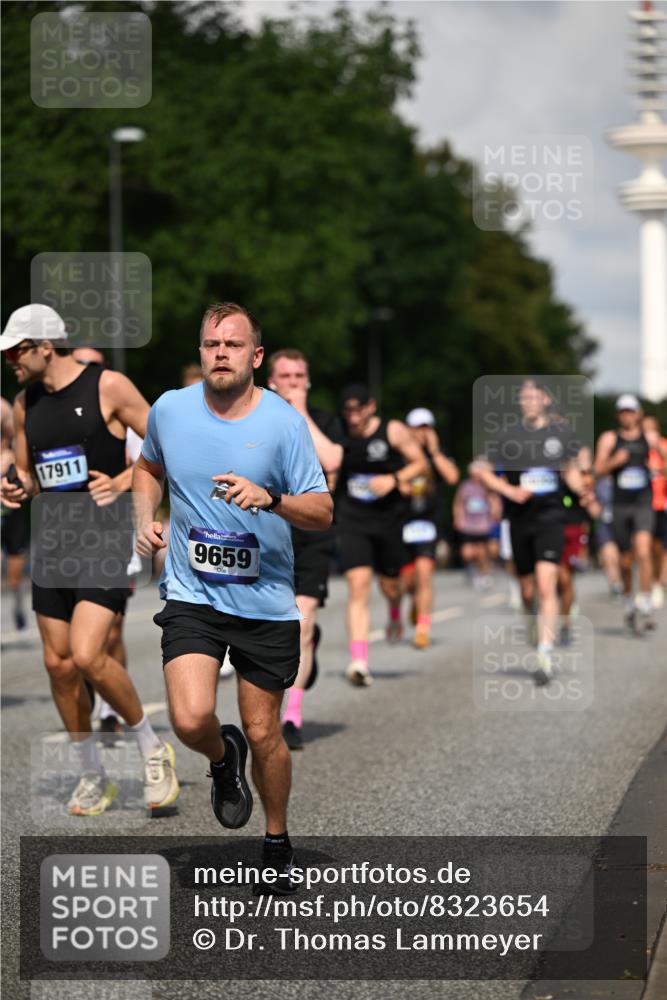 29.06.2025 - hella hamburg halbmarathon Dr. Thomas Lammeyer http://msf.ph/oto/8323654 29.06.2025 09:55:36 Kennedybrücke 1312, 1353, 1569, 1763, 2653, 2880, 3437, 3618, 3697, 4565, 4991, 5014, 5047, 5129, 5231, 5690, 5987, 6490, 6700, 6770, 7185, 8074, 8359, 8564, 8900, 9358, 9547, 9659, 10319, 10978, 11021, 11062 meine-sportfotos.de
