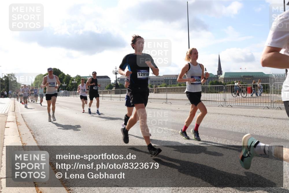 29.06.2025 - hella hamburg halbmarathon Lena Gebhardt http://msf.ph/oto/8323679 29.06.2025 09:48:21 Lombardsbrücke 15931, 12916, 404, 188888, 1164, 1290, 1385, 1505, 1562, 1710, 1743, 2399, 2714, 2767, 3480, 3959, 4602, 4860, 5091, 5315, 5554, 5709, 6684, 6829, 6990, 7152, 7154, 7884, 8362, 8933, 9178, 9403, 9944, 10384, 10404, 10793, 10852, 10900, 11202, 11227, 11620, 11745, 11929, 12051, 12290, 12488, 12514, 12865, 12916, 13483, 13595, 13854, 13975, 14387, 14875, 14908, 14934, 14952, 15015, 15261, 15415, 15701, 15931, 15959, 15965, 16119, 16158 meine-sportfotos.de