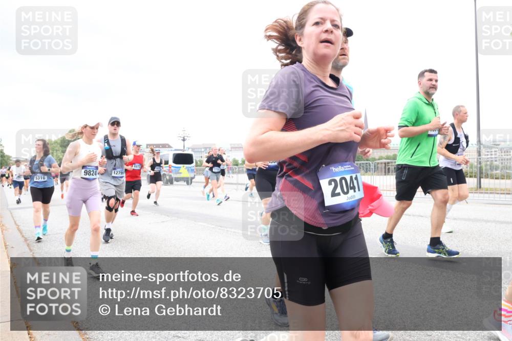 29.06.2025 - hella hamburg halbmarathon Lena Gebhardt http://msf.ph/oto/8323705 29.06.2025 10:57:35 Lombardsbrücke 9824, 5316, 127991, 3750, 2041, 1123, 1242, 1248, 1265, 1643, 2015, 2041, 2370, 2451, 2567, 2900, 3191, 3195, 3385, 3388, 3433, 3723, 3750, 3851, 3954, 4059, 4086, 4106, 4180, 4197, 4485, 4521, 4611, 4830, 4998, 5117, 5316, 5632, 5639, 5736, 5738, 6053, 6827, 6832, 6857, 6916, 7172, 7193, 7592, 7720, 7728, 7787, 8035, 8159, 8224, 8287, 8386, 8474, 8540, 8552, 8679, 8708, 8773, 8851, 8853, 8873, 9059, 9110, 9233, 9318, 9394, 9496, 9613 meine-sportfotos.de