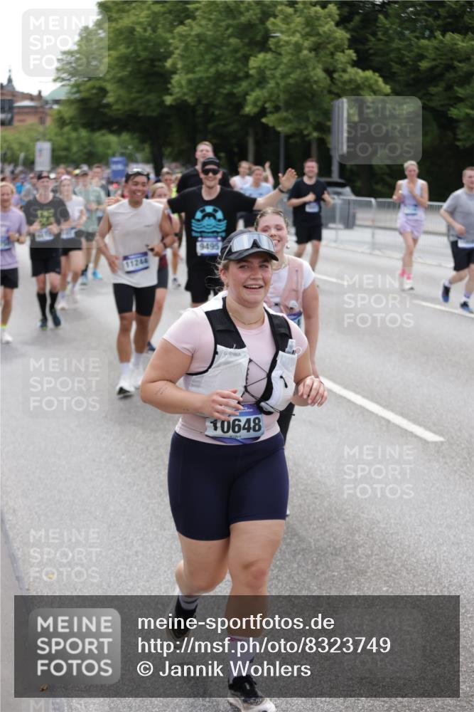 29.06.2025 - hella hamburg halbmarathon Jannik Wohlers http://msf.ph/oto/8323749 29.06.2025 10:39:40 Lombardsbrücke 1058, 1076, 1291, 1586, 1691, 1899, 2019, 2254, 2866, 2888, 3515, 3607, 3808, 3882, 3883, 3884, 4173, 4471, 5229, 5263, 5654, 5877, 5901, 6097, 6548, 6698, 6750, 6890, 6920, 7045, 7455, 7456, 8107, 8622, 8815, 8865, 8866, 9187, 9195, 9292, 9495, 10648, 10806, 10818, 10953, 11188, 11242, 11244, 11717, 11874, 12414, 12883, 12906, 13005, 13069, 13577, 13651, 14327, 14578, 15111, 16784, 18157, 19163 meine-sportfotos.de