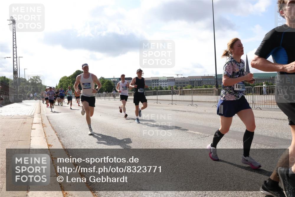 29.06.2025 - hella hamburg halbmarathon Lena Gebhardt http://msf.ph/oto/8323771 29.06.2025 09:48:21 Lombardsbrücke 15931, 1248, 7884, 18733, 1164, 1290, 1385, 1505, 1562, 1710, 1743, 2399, 2714, 2767, 3480, 3959, 4602, 4860, 5091, 5315, 5554, 5709, 6684, 6829, 6990, 7152, 7154, 7884, 8362, 8933, 9178, 9403, 9944, 10384, 10404, 10793, 10852, 10900, 11202, 11227, 11620, 11745, 11929, 12051, 12290, 12488, 12514, 12865, 12916, 13483, 13595, 13854, 13975, 14387, 14875, 14908, 14934, 14952, 15015, 15261, 15415, 15701, 15931, 15959, 15965, 16119, 16158 meine-sportfotos.de