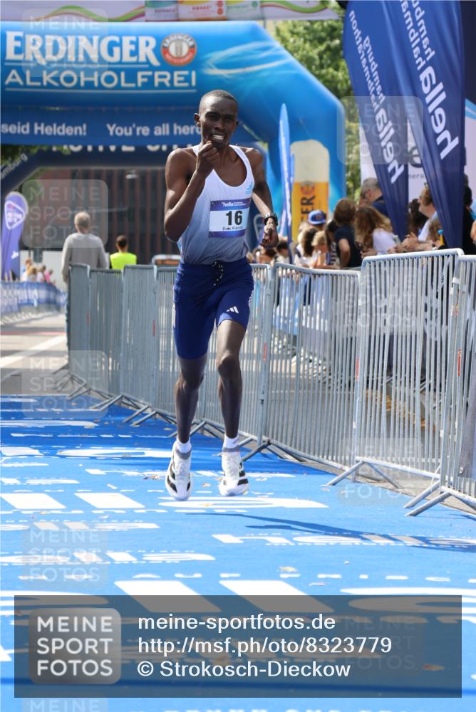 29.06.2025 - hella hamburg halbmarathon Strokosch-Dieckow http://msf.ph/oto/8323779 29.06.2025 10:03:12 Ziel 16 meine-sportfotos.de