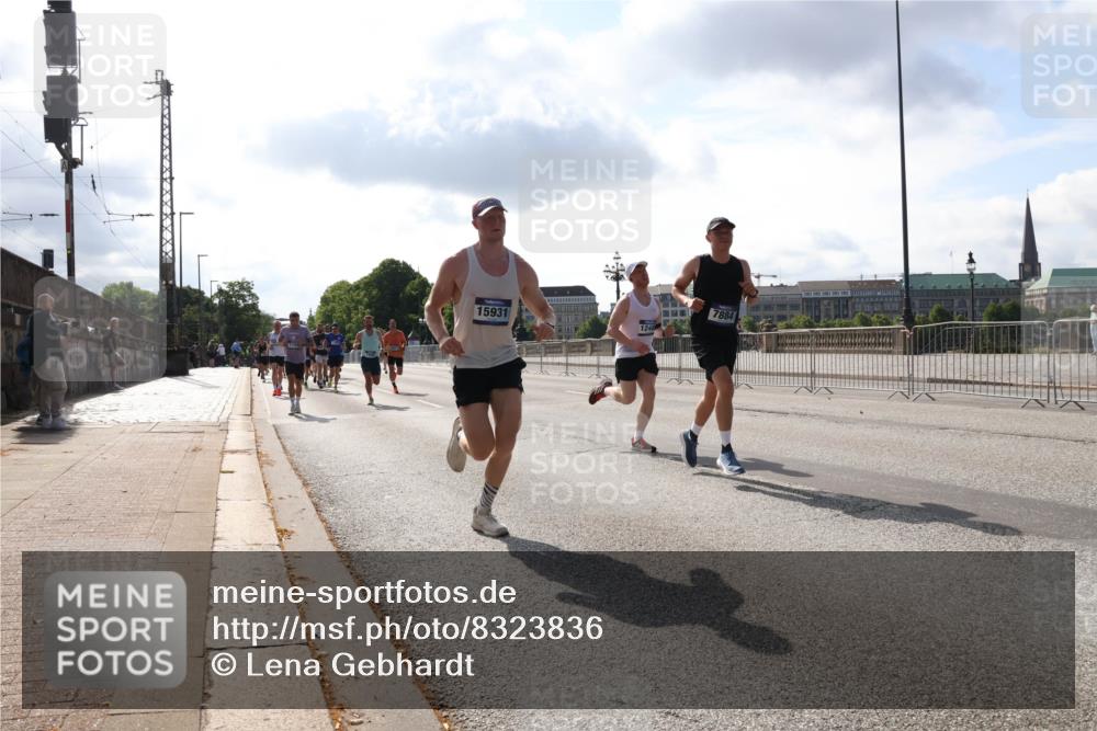 29.06.2025 - hella hamburg halbmarathon Lena Gebhardt http://msf.ph/oto/8323836 29.06.2025 09:48:22 Lombardsbrücke 15931, 1248, 7884, 1164, 1290, 1385, 1505, 1562, 1710, 1743, 2399, 2714, 2767, 3480, 3959, 4359, 4602, 4860, 5091, 5315, 5554, 5709, 6684, 6829, 6990, 7152, 7154, 7884, 8362, 8933, 9178, 9403, 9944, 10384, 10404, 10793, 10852, 10900, 11202, 11227, 11620, 11745, 11929, 12051, 12290, 12488, 12514, 12865, 12916, 13483, 13595, 13854, 13975, 14387, 14875, 14908, 14934, 15015, 15261, 15415, 15701, 15931, 15959, 16119, 16158 meine-sportfotos.de