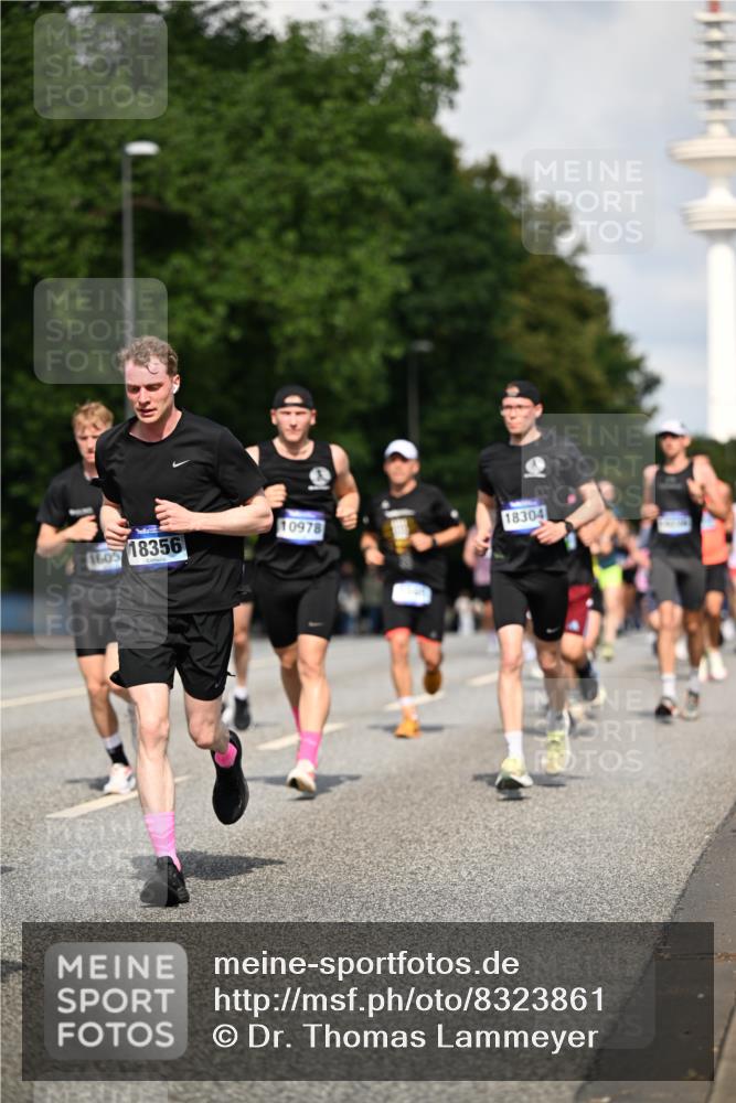 29.06.2025 - hella hamburg halbmarathon Dr. Thomas Lammeyer http://msf.ph/oto/8323861 29.06.2025 09:55:37 Kennedybrücke 1312, 1353, 1569, 1763, 2653, 2880, 3437, 3618, 3697, 4565, 4991, 5014, 5047, 5129, 5231, 5690, 5987, 6490, 6700, 6770, 7185, 8074, 8359, 8564, 8900, 9358, 9547, 9659, 10319, 10978, 11021, 11062 meine-sportfotos.de