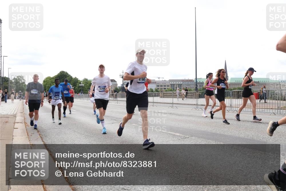 29.06.2025 - hella hamburg halbmarathon Lena Gebhardt http://msf.ph/oto/8323881 29.06.2025 10:23:07 Lombardsbrücke 13248, 19245, 3034, 4266, 4190, 3029, 1029, 1362, 1853, 2294, 2766, 2925, 3003, 3029, 3034, 3600, 3601, 4190, 4266, 4728, 4793, 5223, 5343, 5629, 6502, 6578, 6784, 6785, 6849, 7188, 7190, 7266, 7529, 7820, 7891, 7925, 8687, 8688, 8716, 8918, 8920, 9133, 9256, 9301, 9877, 9913, 10205, 10739, 10826, 11798, 11879, 12025, 12073, 12190, 12265, 13560, 13921, 14041, 14265, 14338, 14525, 14801, 14821, 16416, 16558, 17013, 17099, 17207, 17299, 17719 meine-sportfotos.de